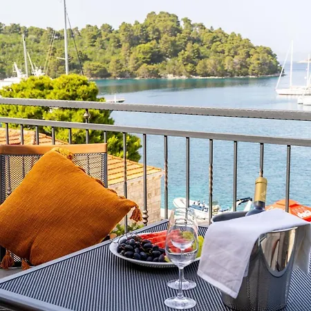 Corallium Lux * Pomena