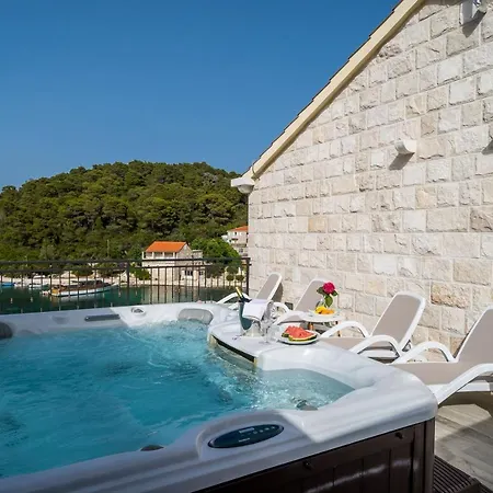 Corallium Lux * Pomena