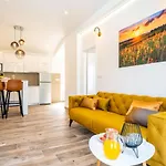 Corallium Lux بومينا