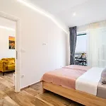 شقة Corallium Lux