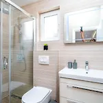 شقة Corallium Lux *
