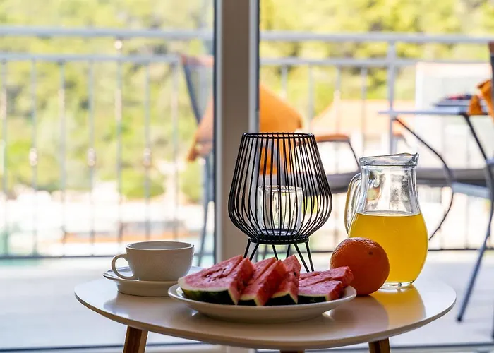 Corallium Lux بومينا