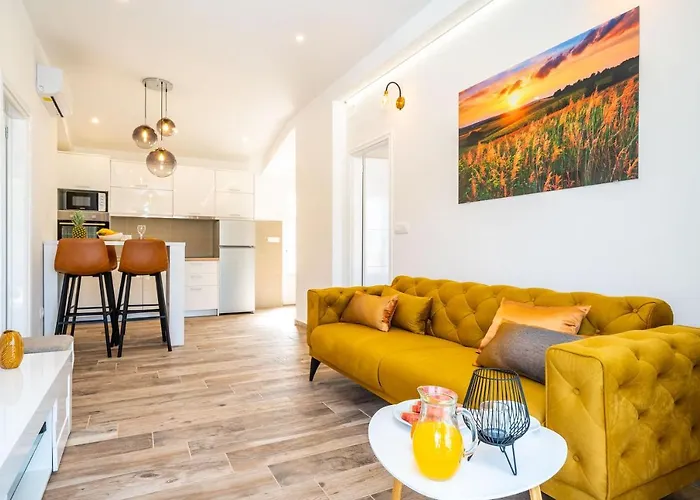 Corallium Lux بومينا