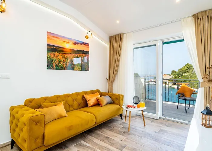 Corallium Lux شقة