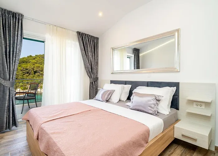 Corallium Lux شقة *