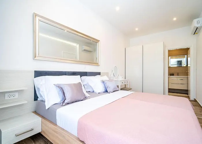 Corallium Lux شقة