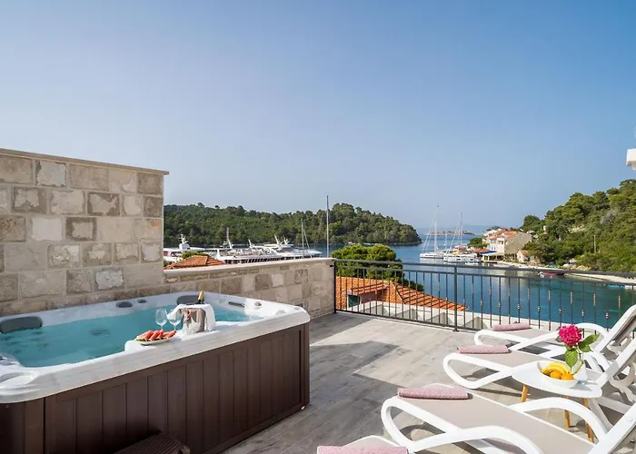 Corallium Lux * بومينا