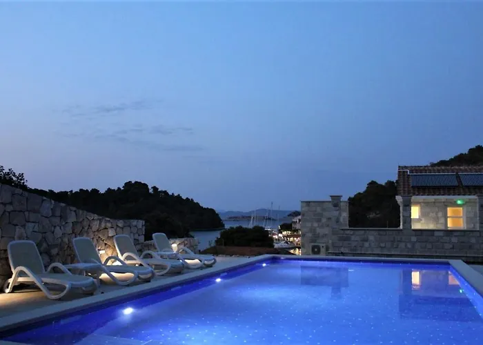 Corallium Lux شقة *